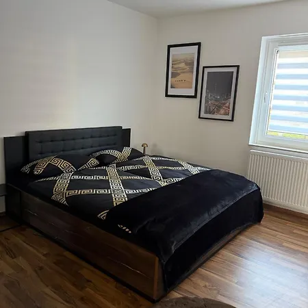 Hammer Apartment *